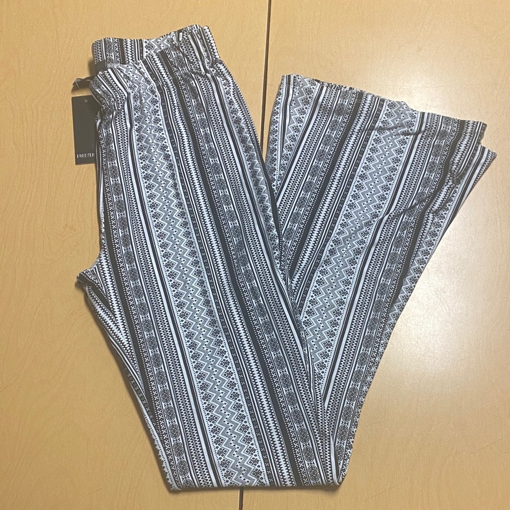 Forever 21 Monochrome Geometric Print Pants